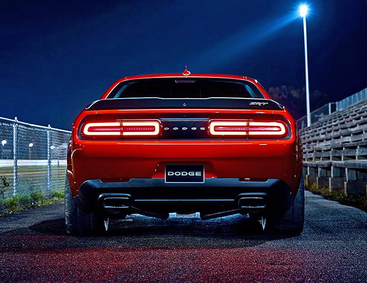 Dodge srt 170. Dodge Challenger srt 2023. Красный Додж Челленджер 2018. Dodge Challenger 2021. Форд Мустанг srt.