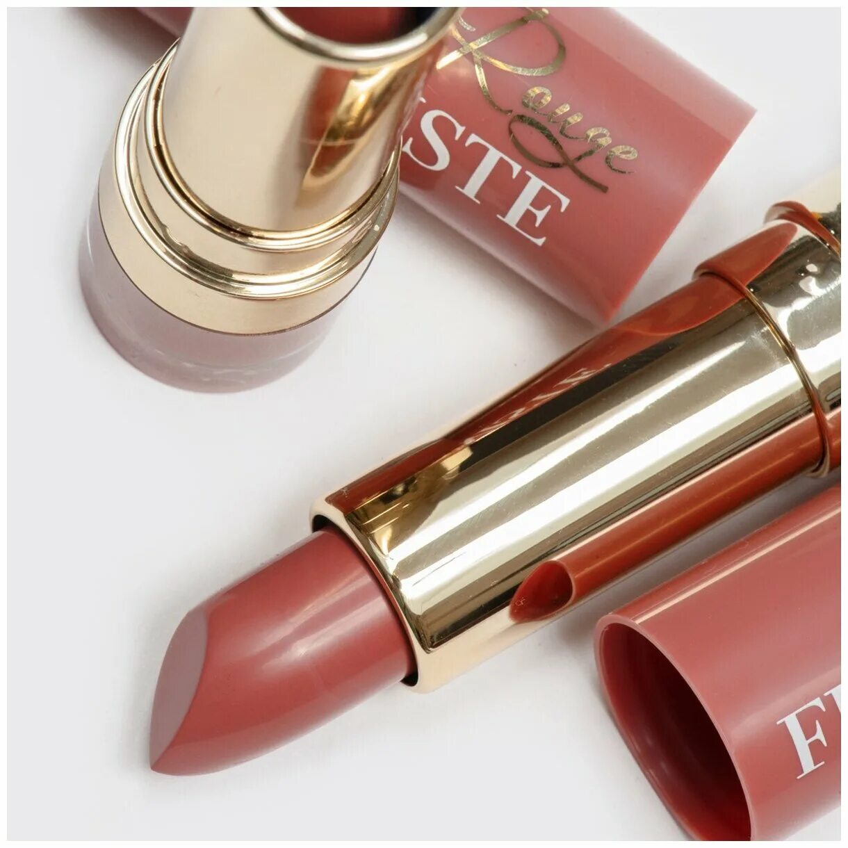 губная помада vivienne sabo rouge a levres merci. Vivienne sabo femme fatale помада 02. Vivienne sabo помада для губ rouge. Vivienne sabo помада для губ rouge. Femme fatale vivienne sabo помада оттенки.