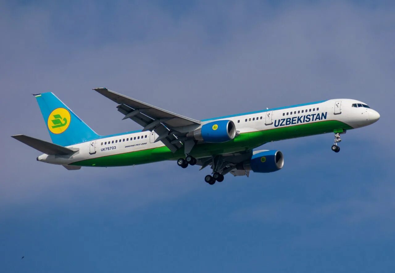 Авиабилеты москва ташкент цена прямой хаво йуллари. Uzbekistan Airways Боинг 757. Boeing 767 Uzbekistan Airways. Боинг 787-8 узбекские авиалинии. Узбекистон хаво йуллари лого.