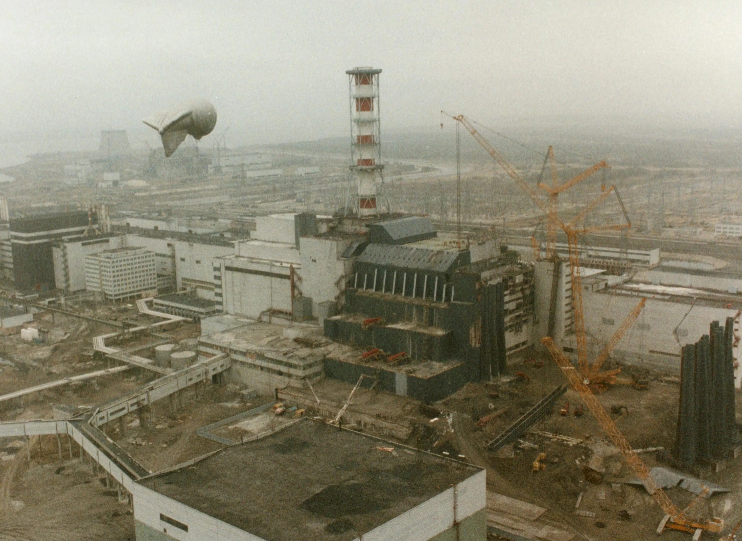 Chernobyl disaster. Чернобыльская АЭС 1986. 4 Энергоблок ЧАЭС 1986. Разрушенный 4 энергоблок ЧАЭС. ЧАЭС 1986 26 апреля.