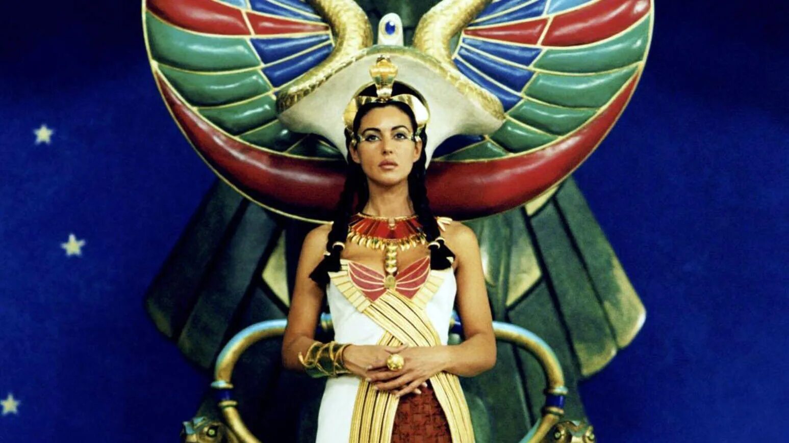 миссия клеопатра фото. моника беллуччи астерикс и обеликс миссия клеопатра. моника беллуччи астерикс и обеликс миссия клеопатра. астерикс и обеликс миссия клеопатра 2002. моника беллуччи в роли клеопатры.