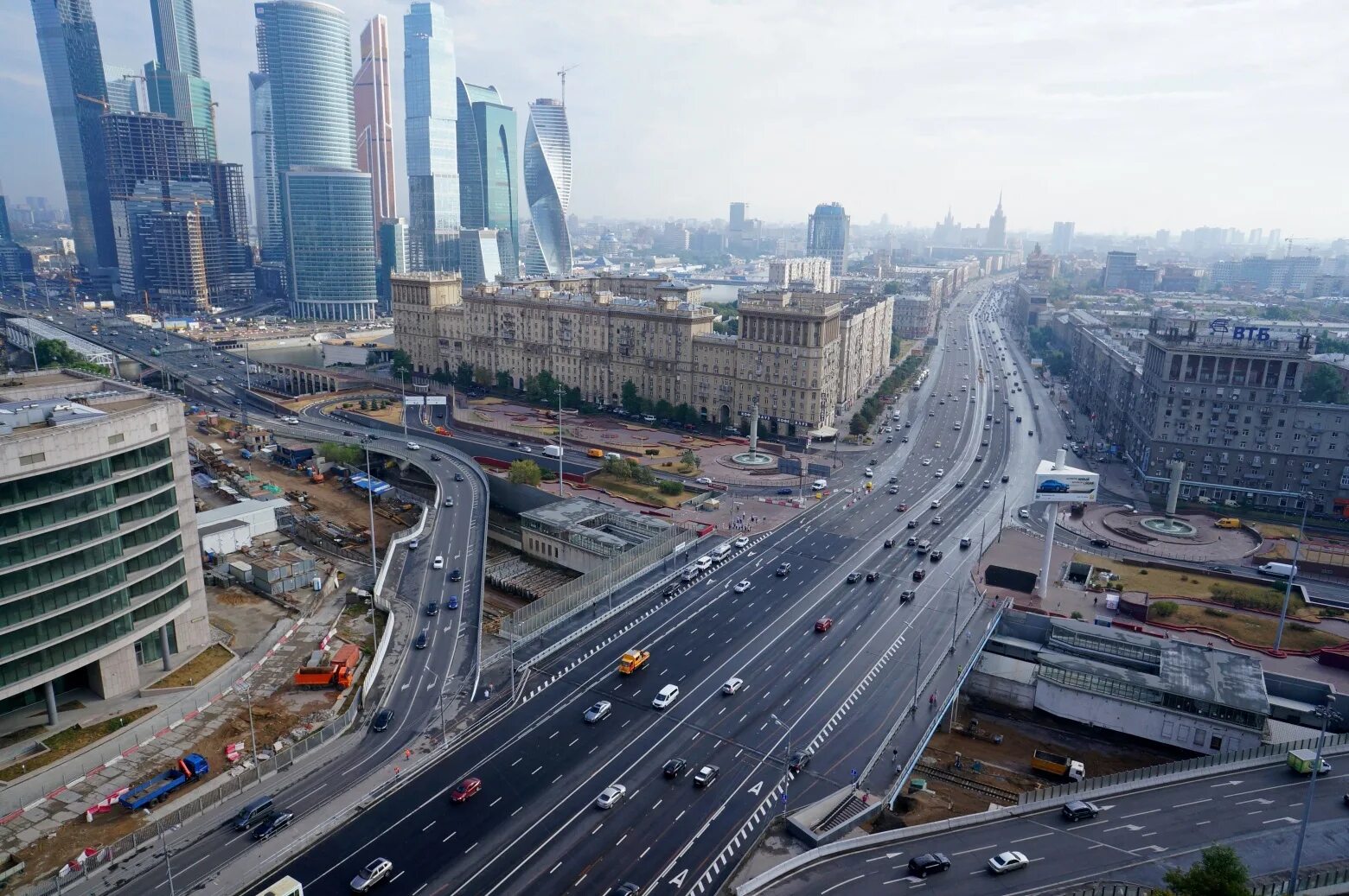 Третье транспортное кольцо в москве. Эстакада Кутузовский проспект. Северный дублёр Кутузовского проспекта. Северный дублёр Кутузовского проспекта развязки. Кутузовский проспект Москва.