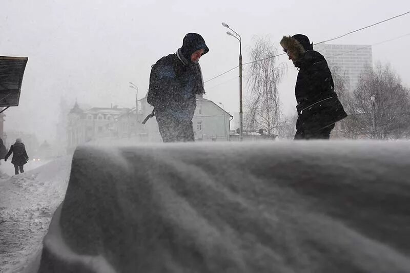 Сильная метель в городе. Пурга в Казани. Российский город метель. Самая сильная метель. Очень сильная метель в России.