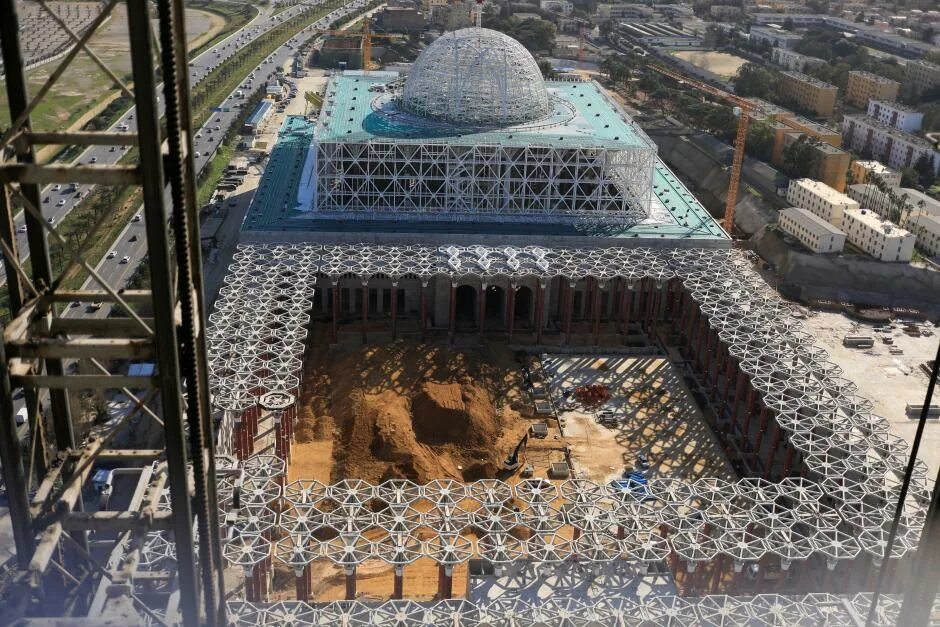 Мечеть нурсултан в казахстане. Жемчужина пустыни мечеть. Исламабад мечеть внутри. Вместимость мечети. Освещение мечети в батуми и тбилиси.