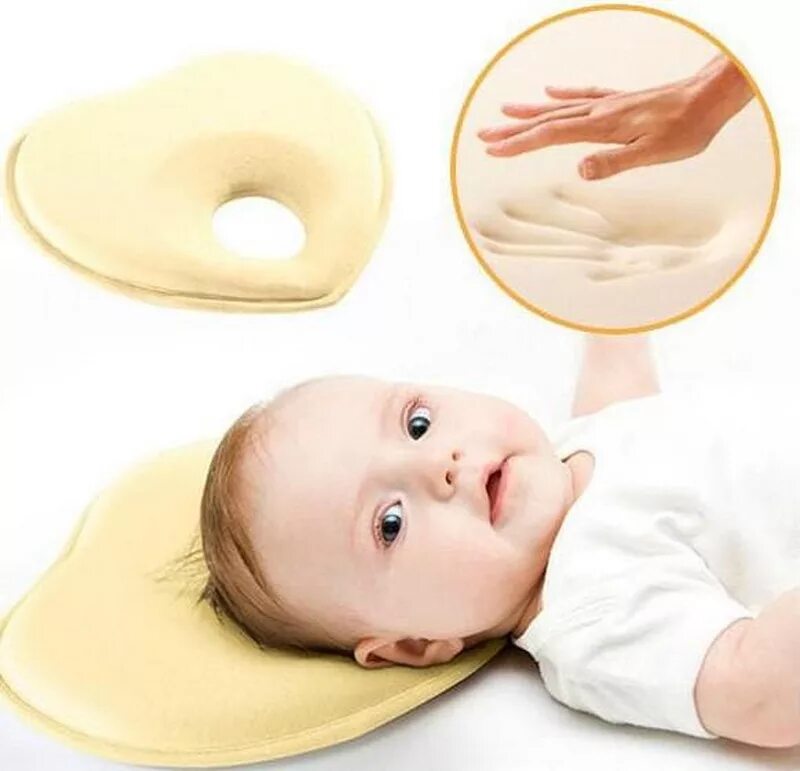 Подушка новорожденному с какого возраста. Ортопедическая подушка для новорожденных при кривошее. Ортопедическая подушка при кривошее грудничка. Ортопедическая подушка для новорожденных при кривошее вайлдберриз. Позиционер для головы новорожденного.
