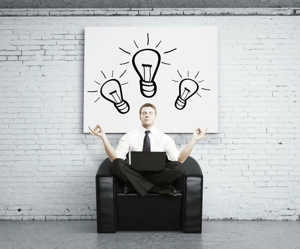 Идея. Креатив идея. Принятие решений. Много людей в офисе. Взаимодействие людей.