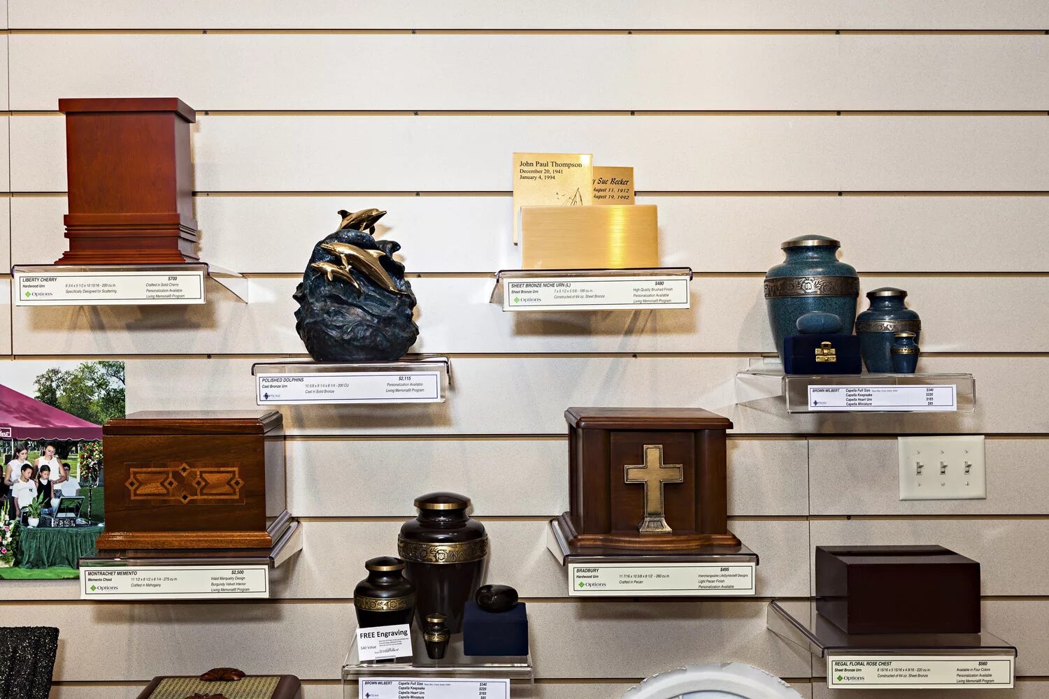 Сколько можно хранить прах. Колумбарий воронежский крематорий. Урна для праха. Николо-архангельский крематорий урны. Габариты урны для праха.