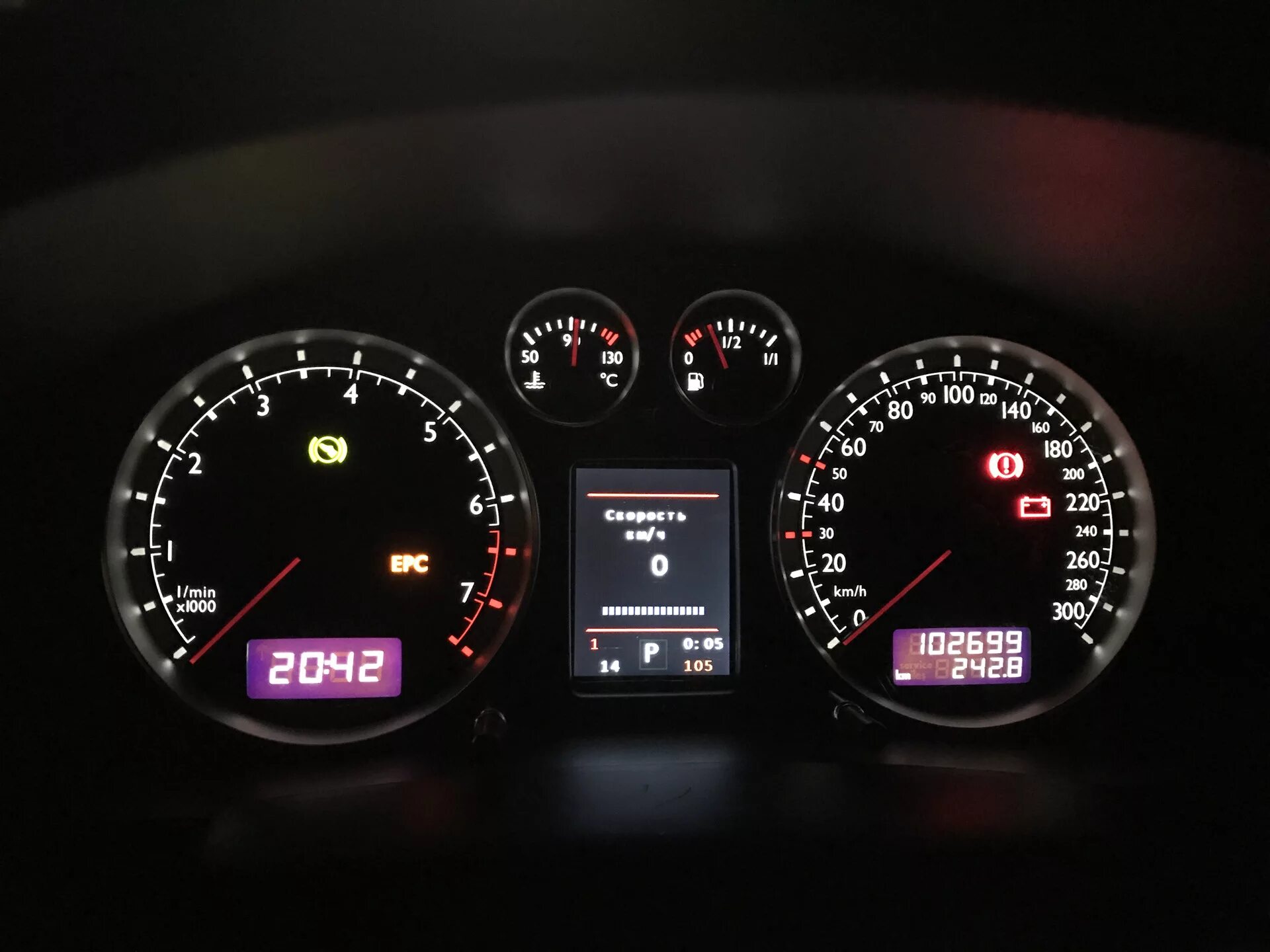 Стрелку тахометра. Стрелка тахометра. Тахометр при запуске двигателя. Прыгают стрелки на приборной панели. Тахометр при запуске двигателя.