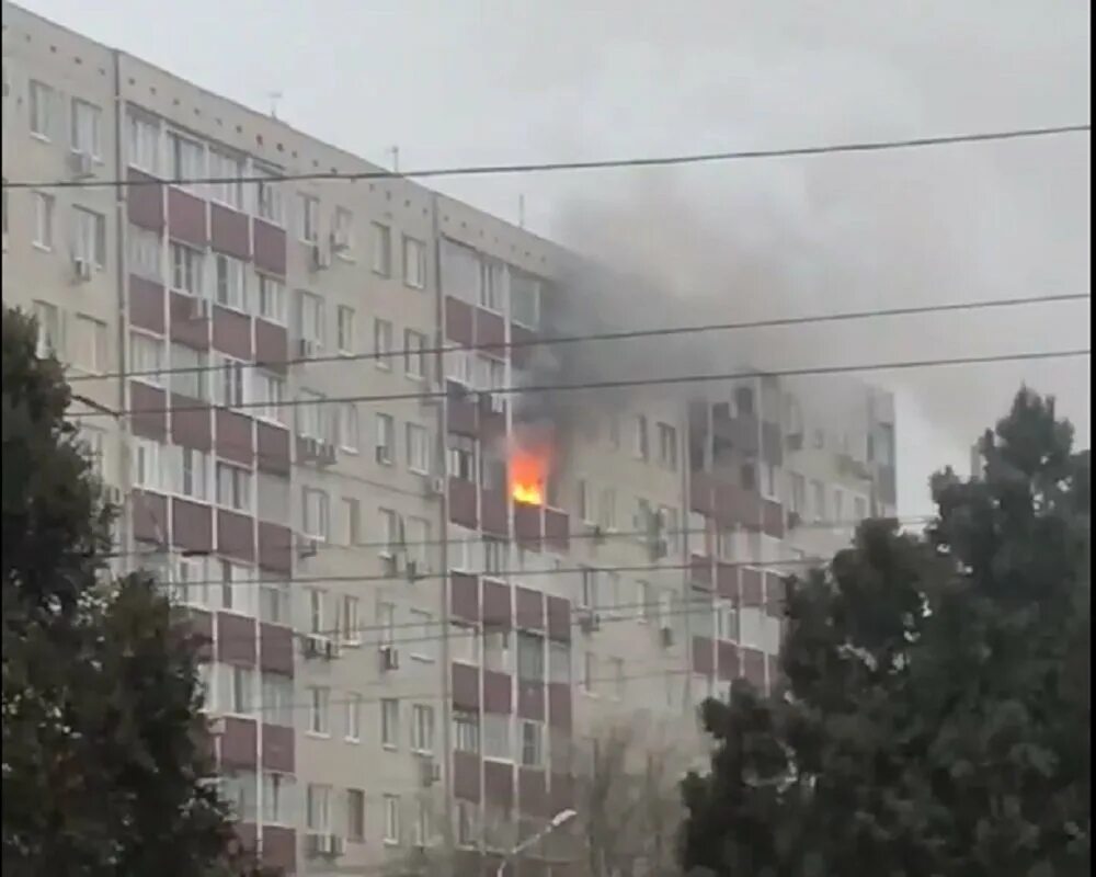 Горит гостиница северная петрозаводск. Пожар в северном сейчас. Пожар в северном сейчас. Пожар на северном ростов на дону. Тц пожар барнаул.