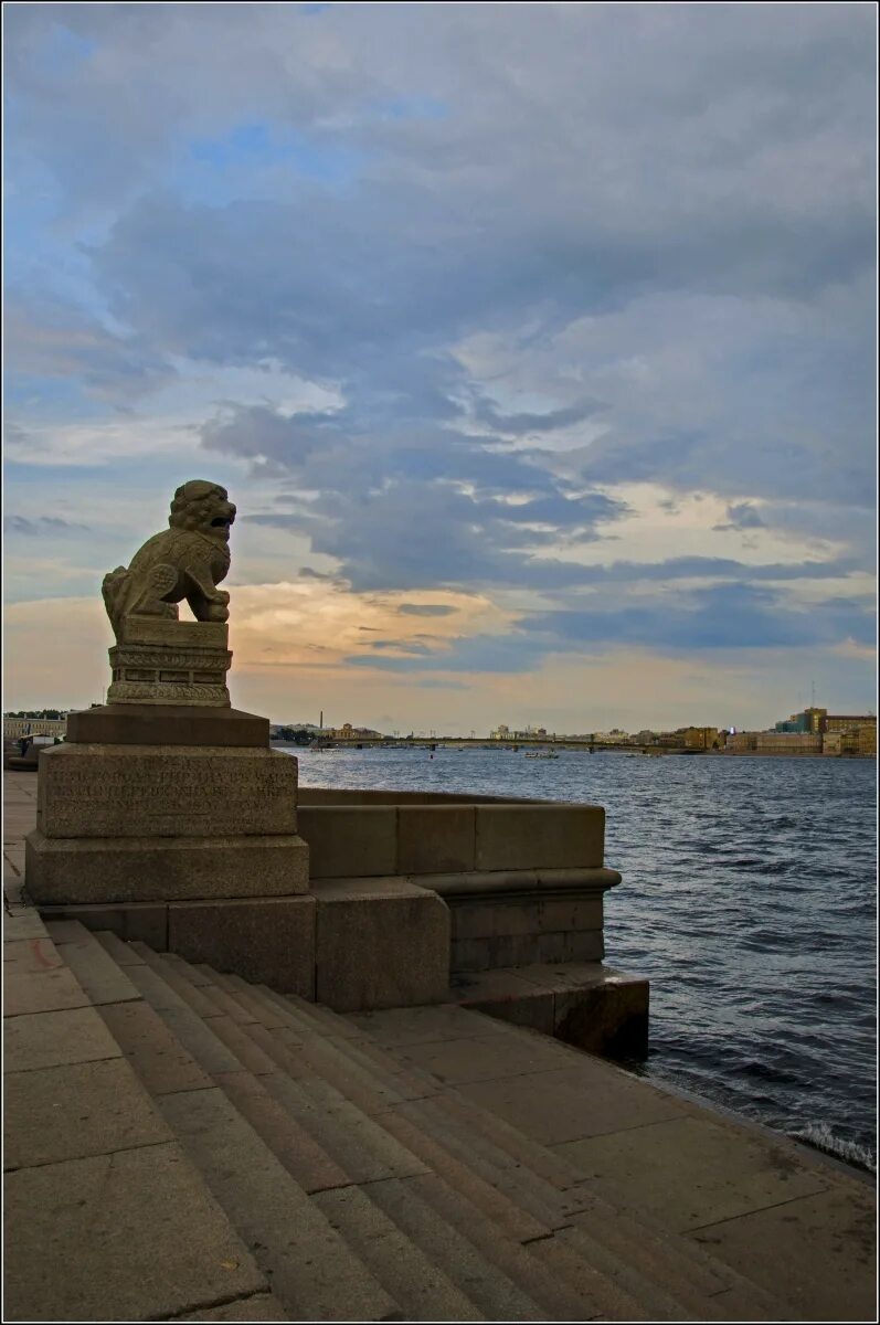 Берега Невы Санкт-Петербург. Монумент на берегу Невы Питер. Берег Невы 1869. Берега Невы побережье Невы.