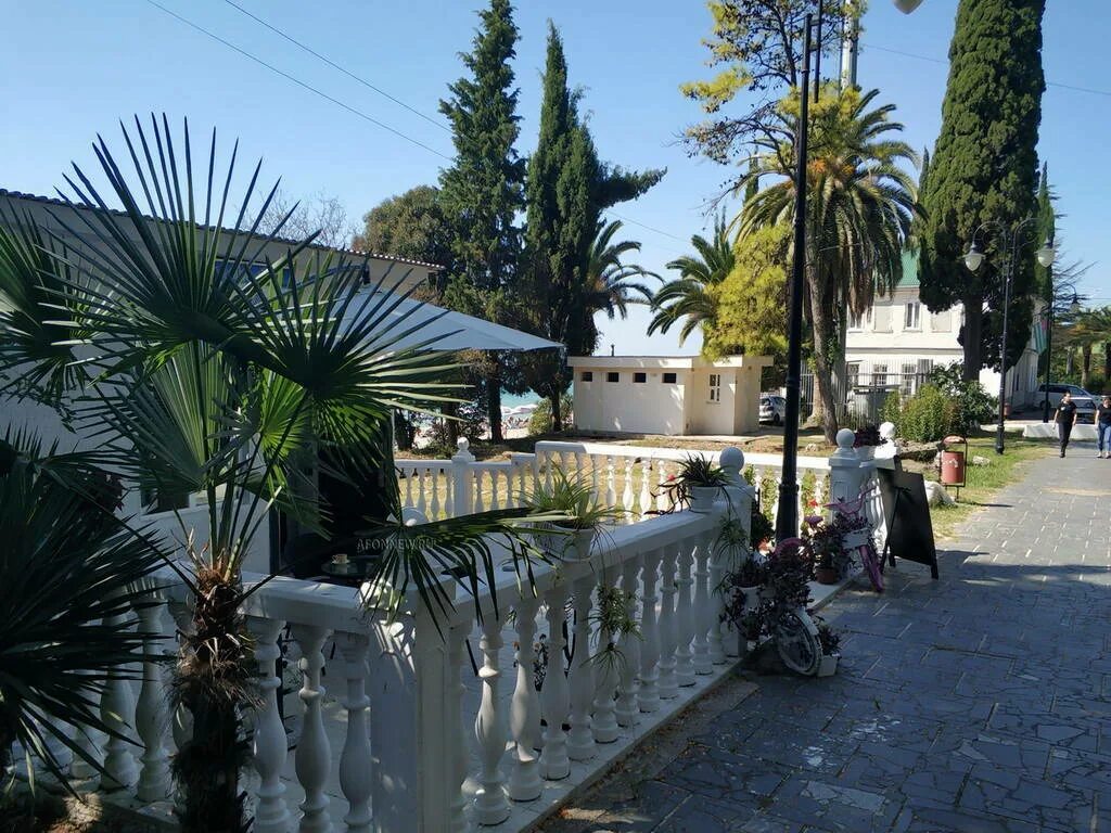 Тропа грешников в новом афоне абхазия. Новый афон абхазия. Новый афон пляж эшба. Афон абхазия море. Температура моря в новом афоне абхазия.