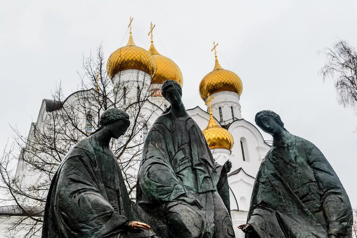 Троица памятник культуры век. Памятник Святой Троице в Ярославле. Скульптура Троица в Ярославле. Троица (скульптурная композиция в Ярославле). Троица (скульптурная композиция в Ярославле) памятники Ярославля.