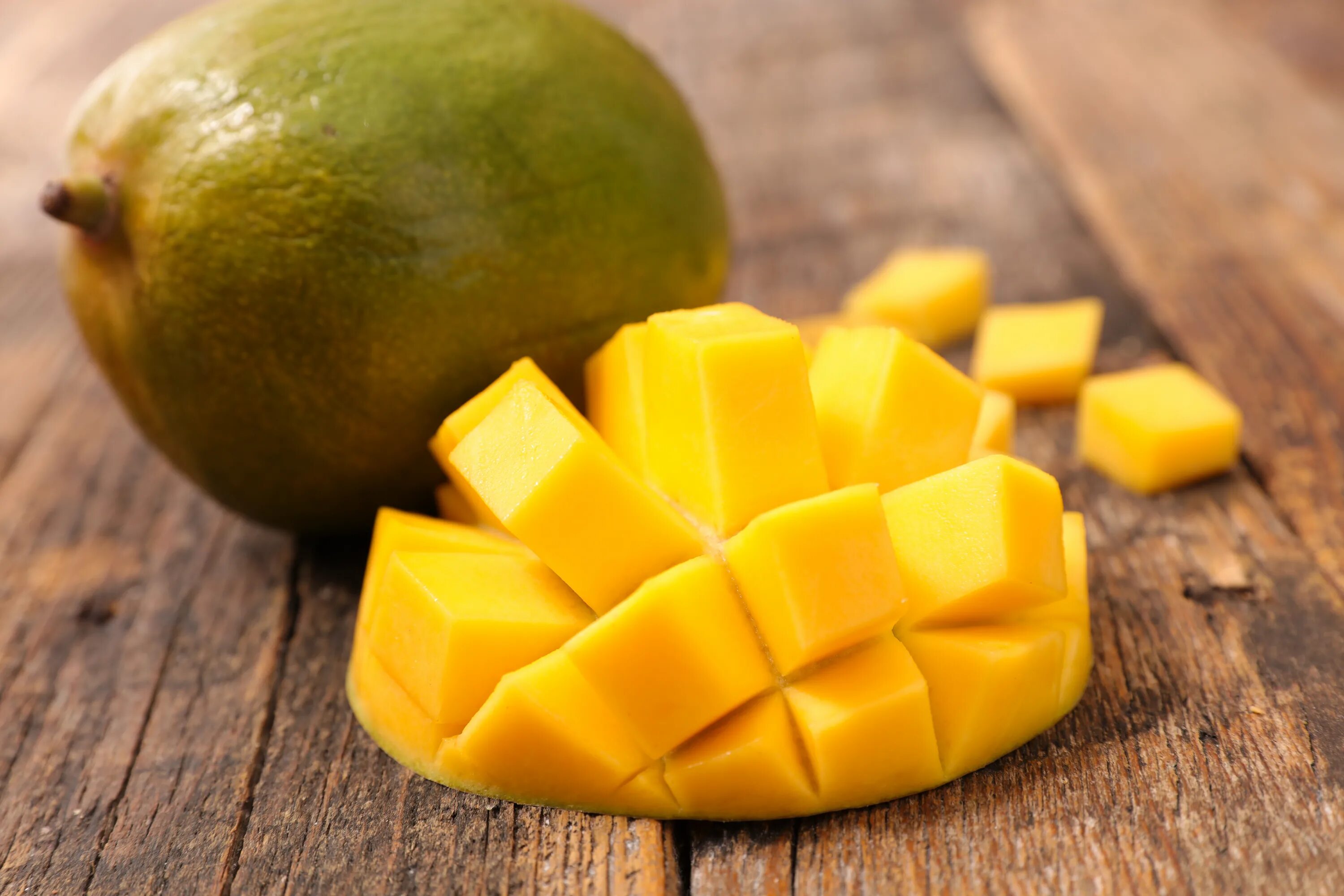Манго (фрукт). Плод манго. Сочный манго. Манго фото. Полезные витамины манго