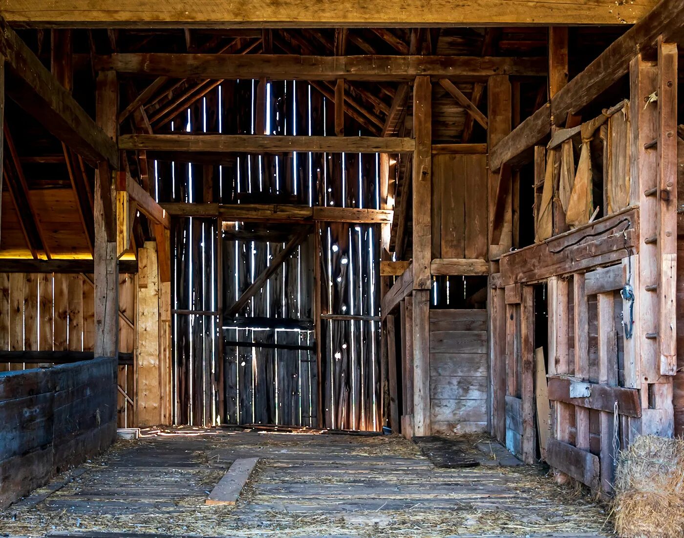 Амбар американский ферма. Farm Barn Interior. Old Barn. Arania] captured Barn. Грязная конюшня