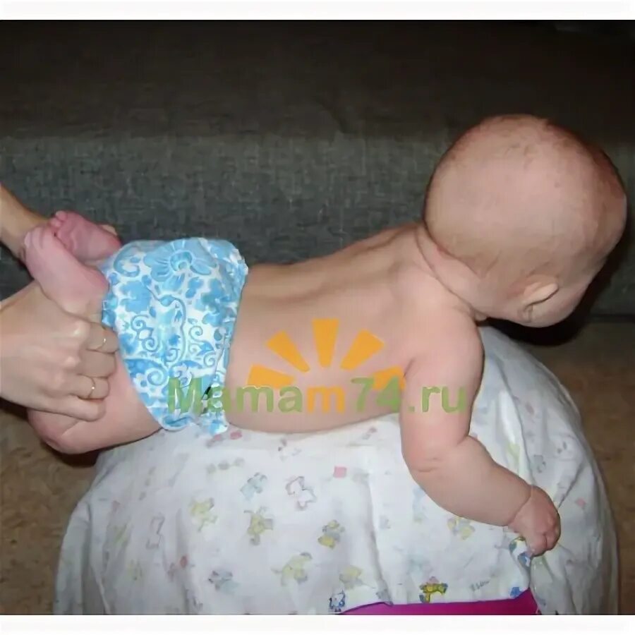 Почему ребенок не переворачивается на живот. Если ребёнок в 5 месяцев не переворачивается со спины на живот. Малыш переворачивается на живот. Переворачивание ребенка со спины на живот. Почему ребенок не переворачивается на живот.