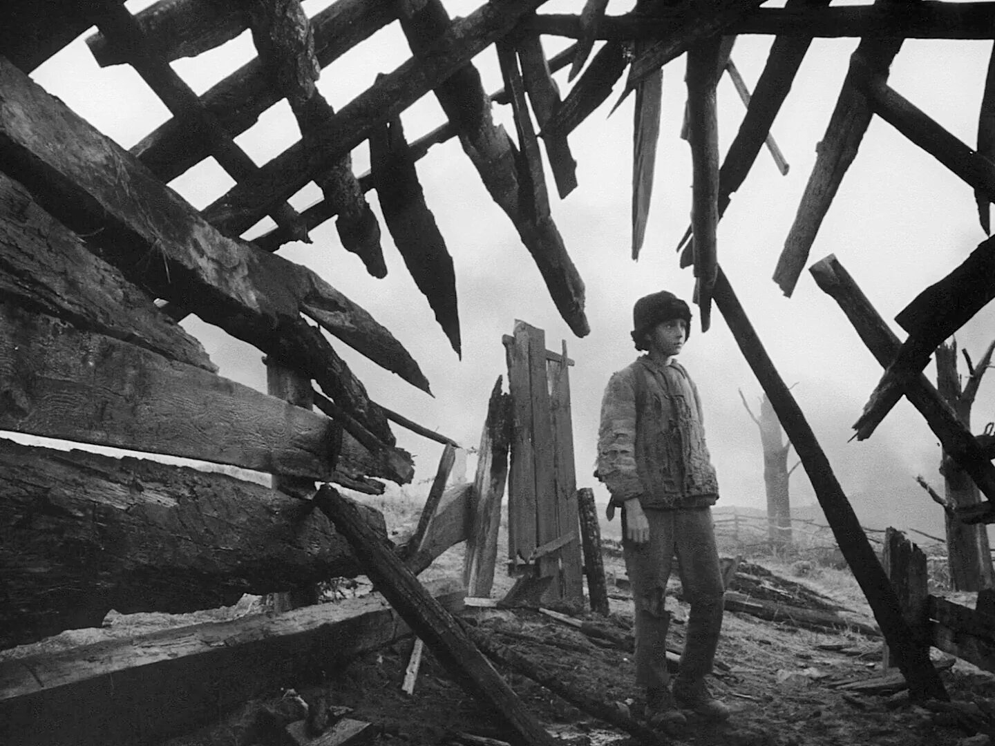 Детство фрагменты. Иваново детство 1962. тарковский иваново детство. иваново детство фильм тарковского. андрей тарковский иваново детство 1962.