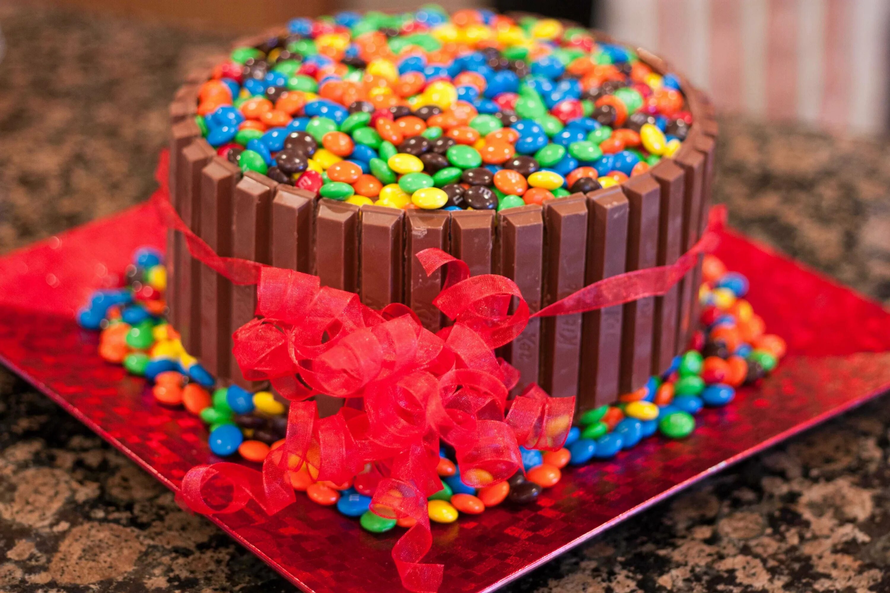 Торт украсить красивые день рождение. Красивые торты на день рождения. Украшение торта. Украшение тортов для детей. Украшение торта для девочки.