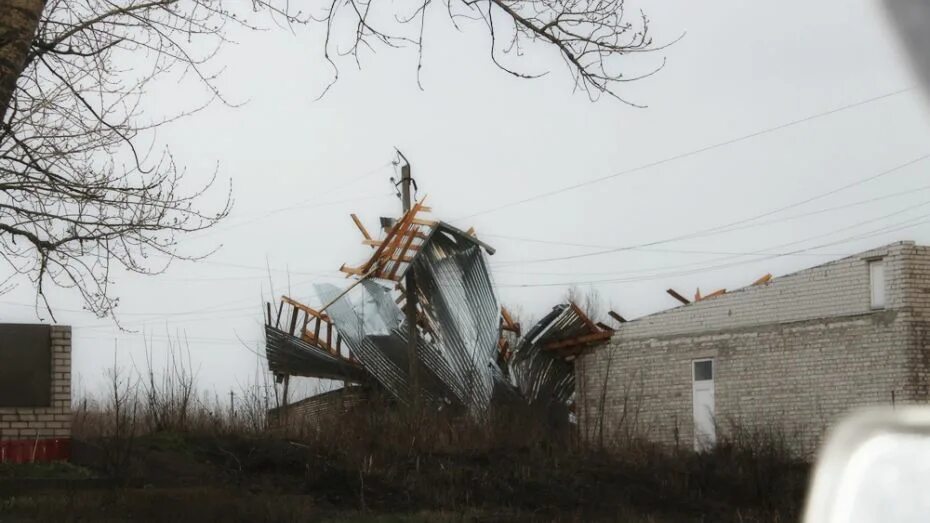 Пенза сорвало крышу. Погода в Острогожске. Пожары Острогожске. Ураган в Воронежской области сегодня.