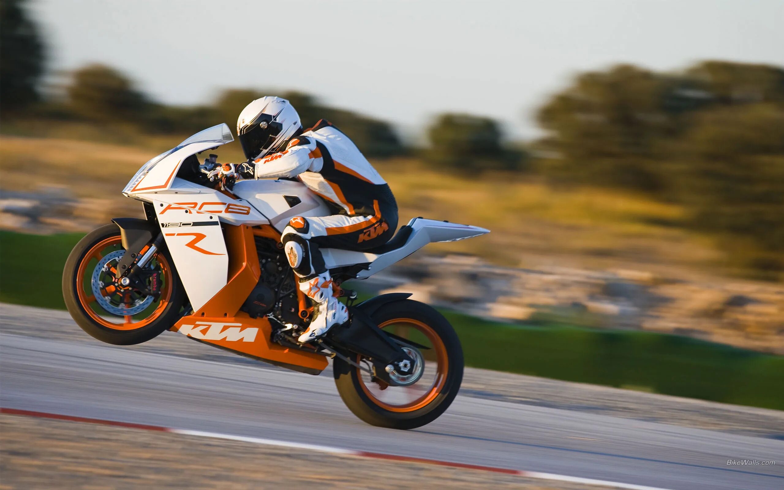 KTM rc8. КТМ 1200 спорт. КТМ 900. Супер спорт байк КТМ. Moto bike races