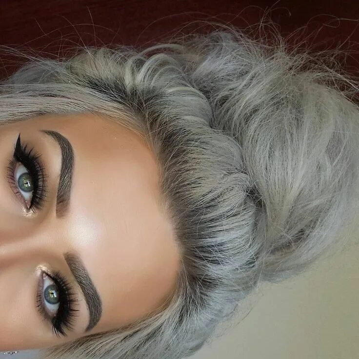 Pin by Naomi on Maquillaje Makeup clothes, Hair makeup, Silver hair