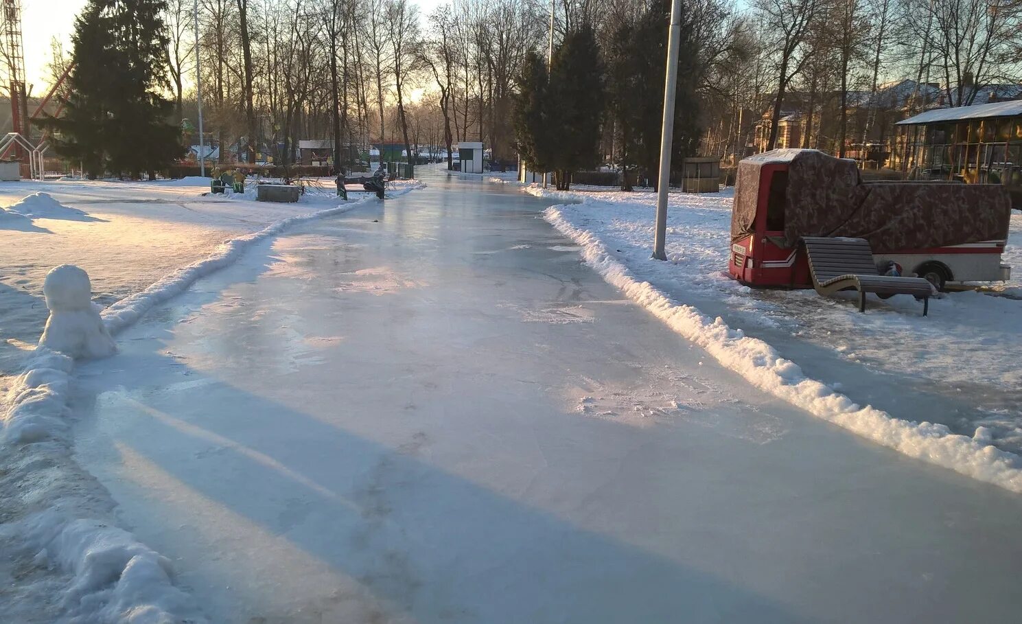Сквер рыбинск работа. Рыбинский сквер каток. городской сквер рыбинск каток. рыбинск сквер парк. рыбинск парк каток.