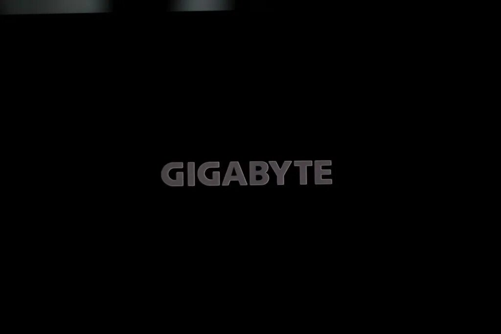 Кто такой гигабайт который танцует. Логотип гигабайт. Gigabyte заставка. Gigabyte надпись. Логотип гигафай.