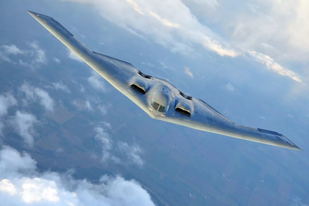 Истребитель b2. Стелс-бомбардировщик b-2. B-2 Spirit: стелс-бомбардировщик. B2 Spirit. Northrop b-2 Spirit стратегические бомбардировщики.