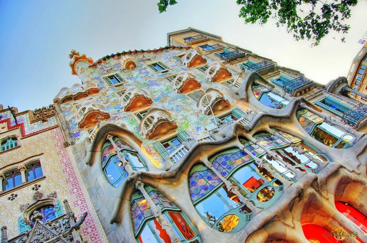 архитектура гауди в барселоне испания. испания архитектура антонио гауди. антонио гауди. дворец гуэль архитектура. антонио гауди.