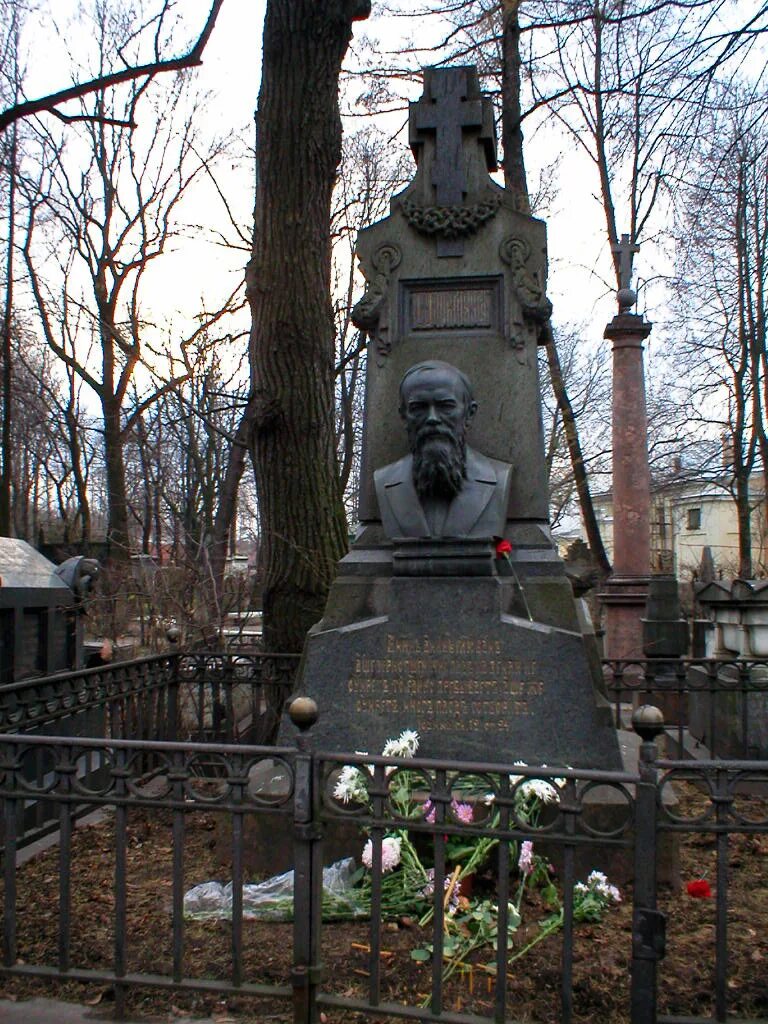 александро-невская лавра некрополь достоевский. тихвинское кладбище александро-невской лавры достоевский. александро невская лавра некрополь могила достоевского. некрополь в александро-невской лавре в санкт-петербурге. где похоронили достоевского.