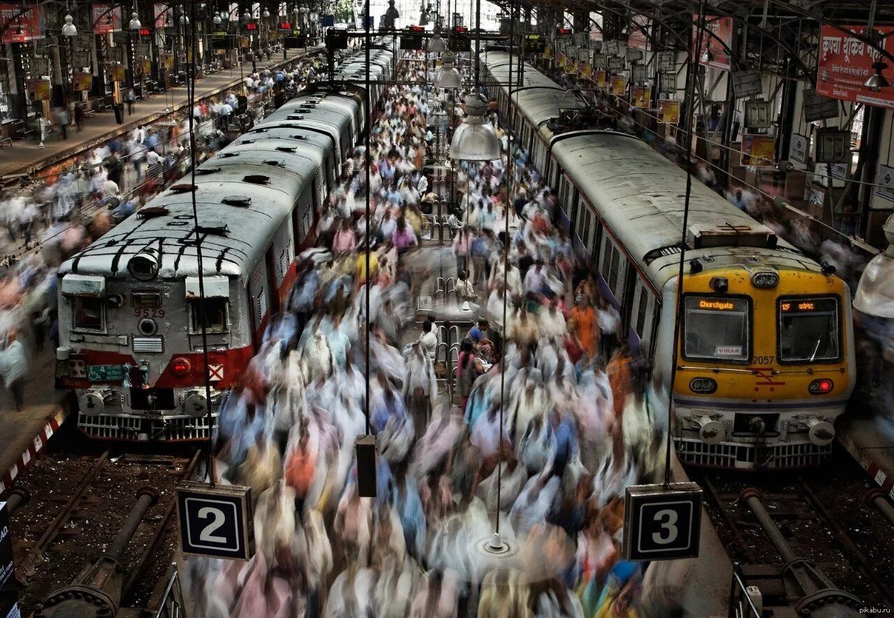 Churchgate Railway Station Mumbai. Суета. Суматоха. Суета на м