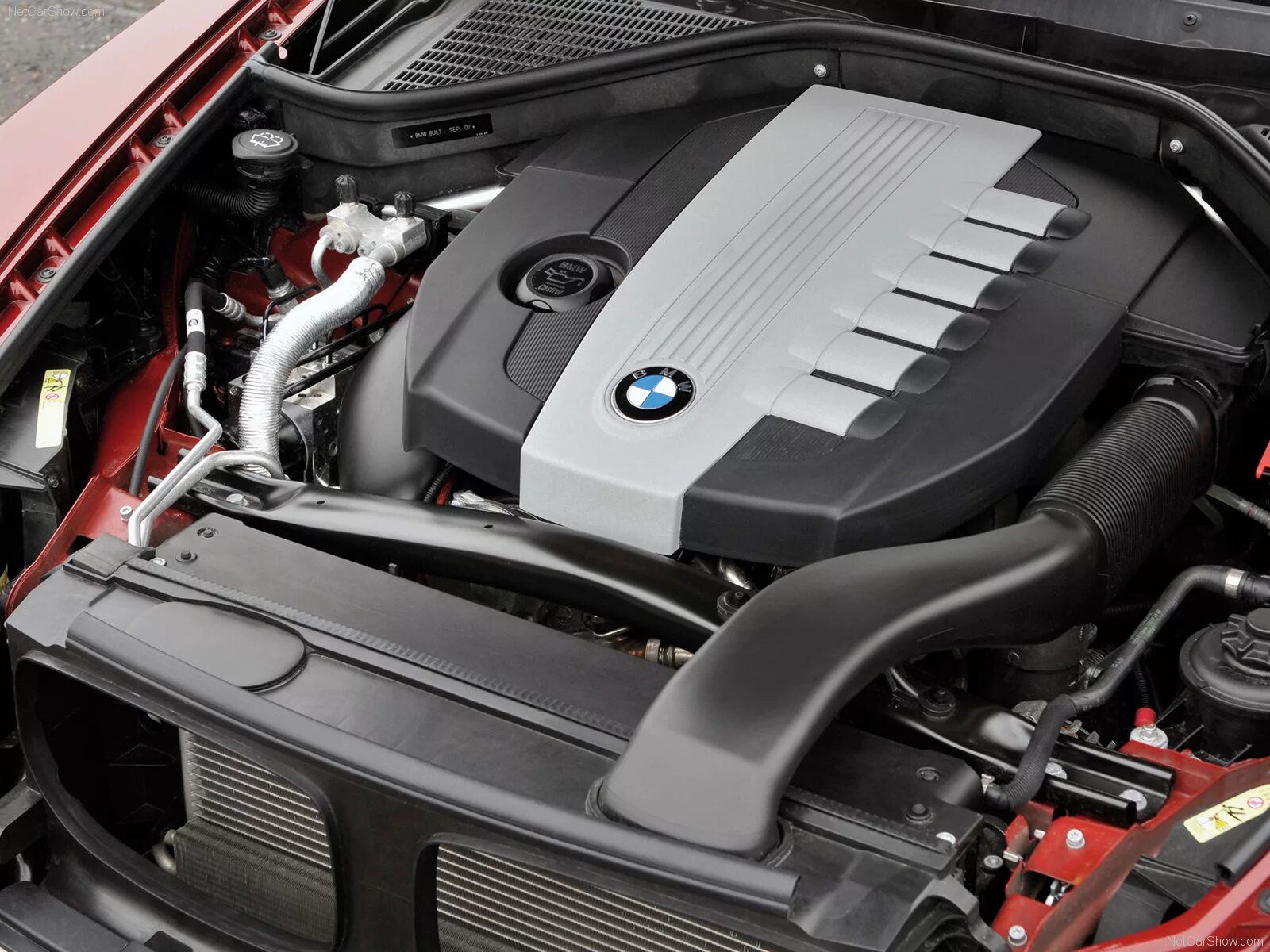Bmw x6 activehybrid. Bmw x6 e71 двигатели. Двигатель bmw x6m. Bmw x6 e71 3. Бмв х6 двигатель е71.