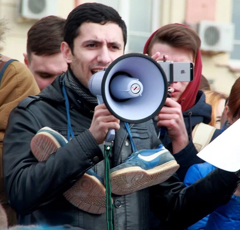 Санкционированный митинг в москве. Провокация фото. Оратор на митинге. Выступление. Протесты в белгороде.