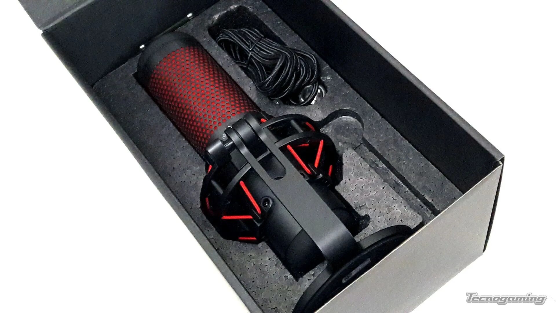 Приложение для микрофона хайпер. Hyperx quadcast. hyperx quadcast комплектация. микрофон хайпер икс. hyperx quadcast коробка.