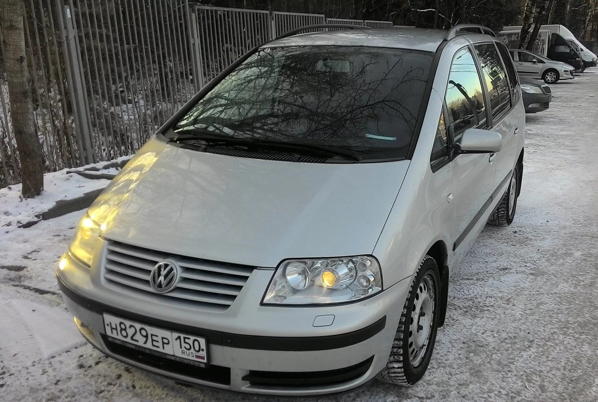 Volkswagen sharan 2003. Volkswagen Sharan 2003 года. Фольксваген Шаран 2003 года. Фольксваген Шаран 2003г. Volkswagen Шаран 2003.