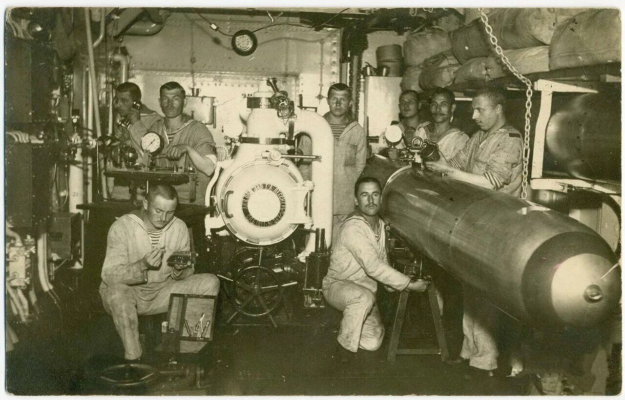 Первую пл. Торпедный аппарат подводной лодки 877. Первая подводная лодка Российской империи. Подводная лодка начала 20 века. Подводные лодки начало 20 века.