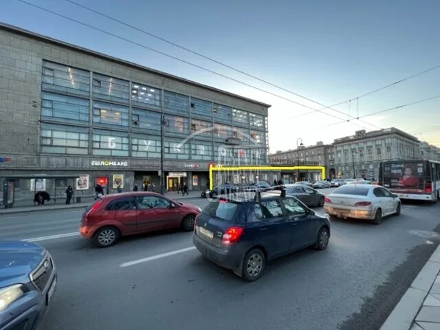 Паркинг Петроградка. Напротив метро Петроградская парковка. ДК напротив м Петроградская.