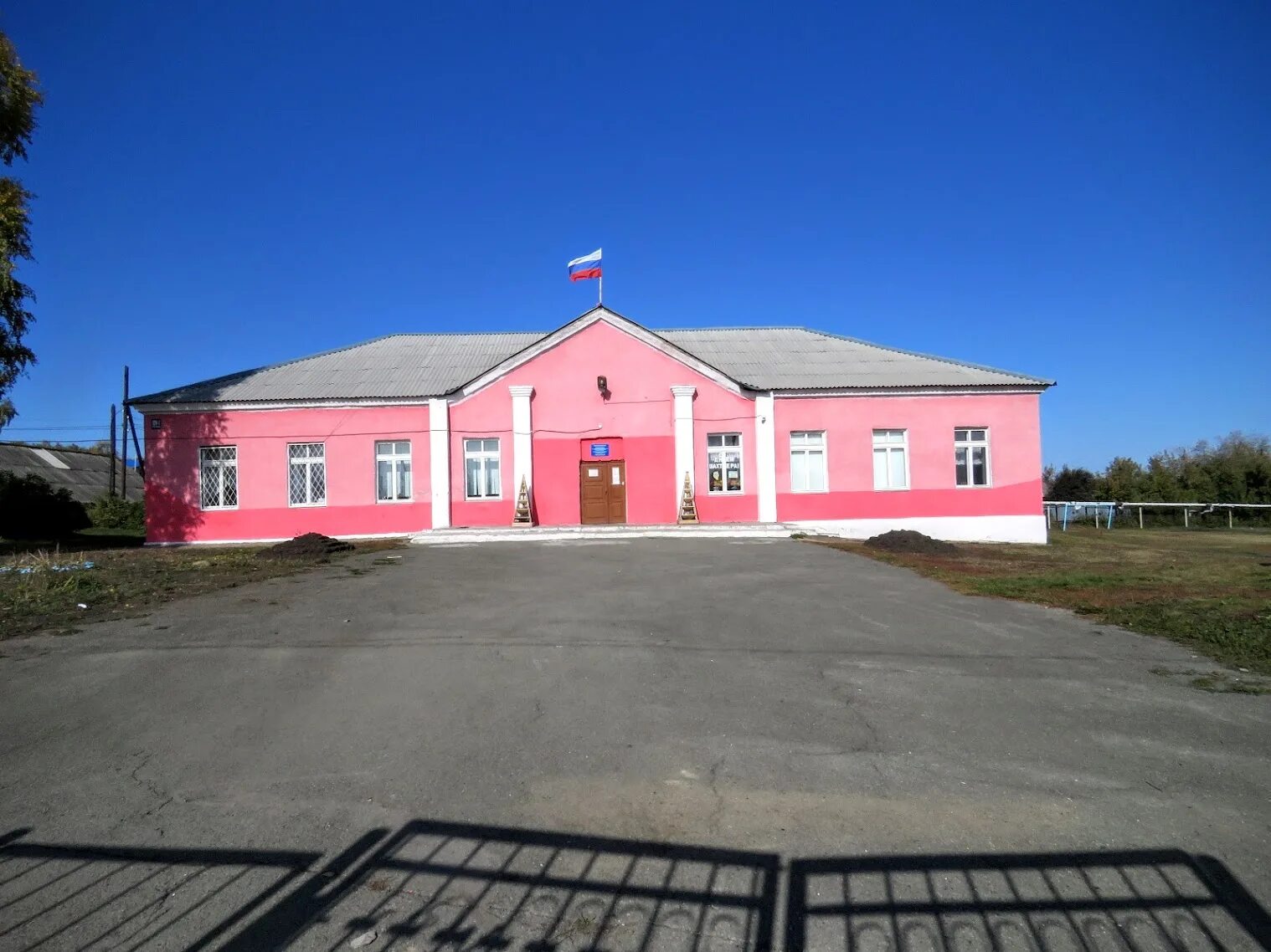Пригородный. П. Петруненское школа сш. Погода в пригородней. Верхнегнутов чернышковский волгоградская область.