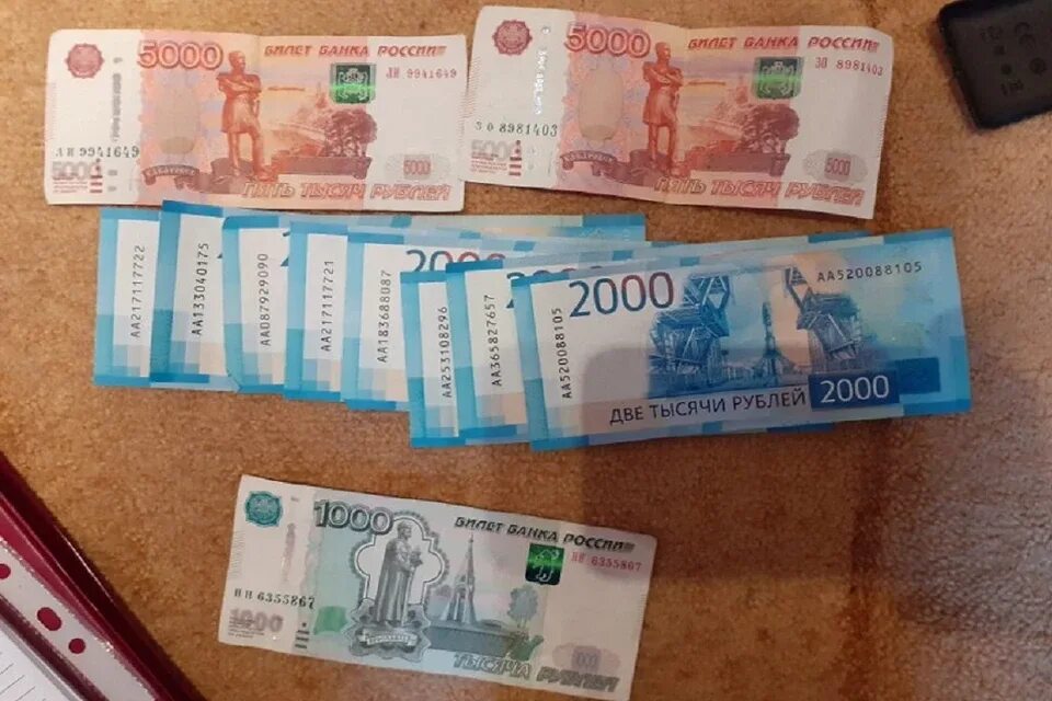 5 т р. Фальшивые деньги. Фальшивые деньги 1000 рублей. Деньги 5000 рублей. 1000 2000 5000 Рублей.