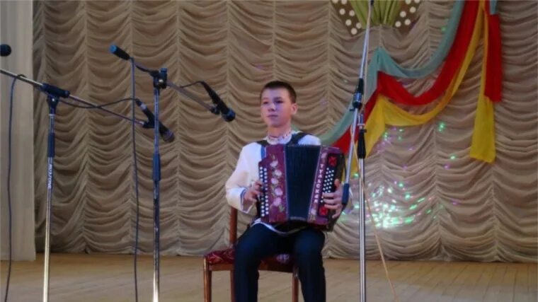Гармонист ганичев. Кирилловская гармошка. концерт а.ганичева в г.тотьма 10 ноября.