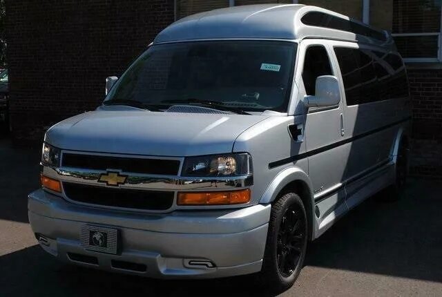 Limited se. Chevrolet Express Limited se. Шевроле экспресс 2019 Limited se 4x4.. Шевроле Шеви Ван 2019. Chevrolet Шеви Ван 2020.