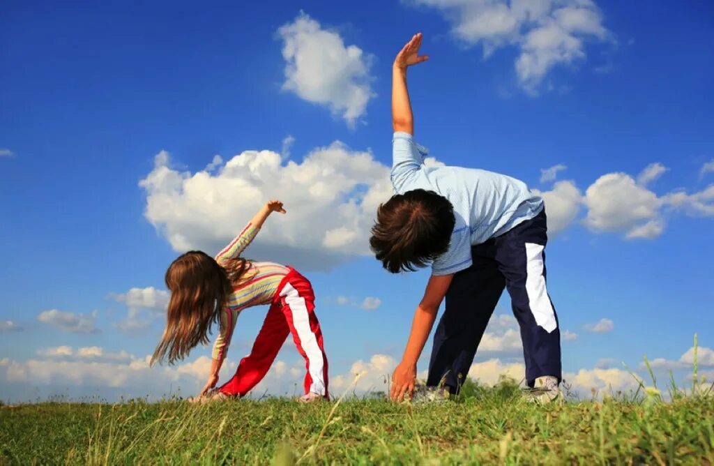 Гармоничная личность ребенка. Занятие физкультурой и спортом. Здоровый образ жизни для детей. Утренняя зарядка. Занимайся физкультурой и спортом.