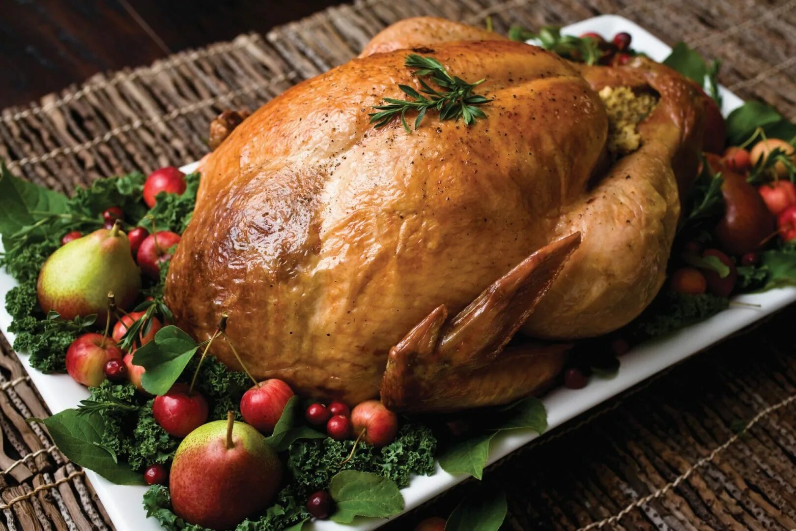 Thanksgiving turkey. Индейка запеченная в духовке. Фаршированная Рождественская индейка. Фаршированная курица. Фаршированная запеченная индейка.