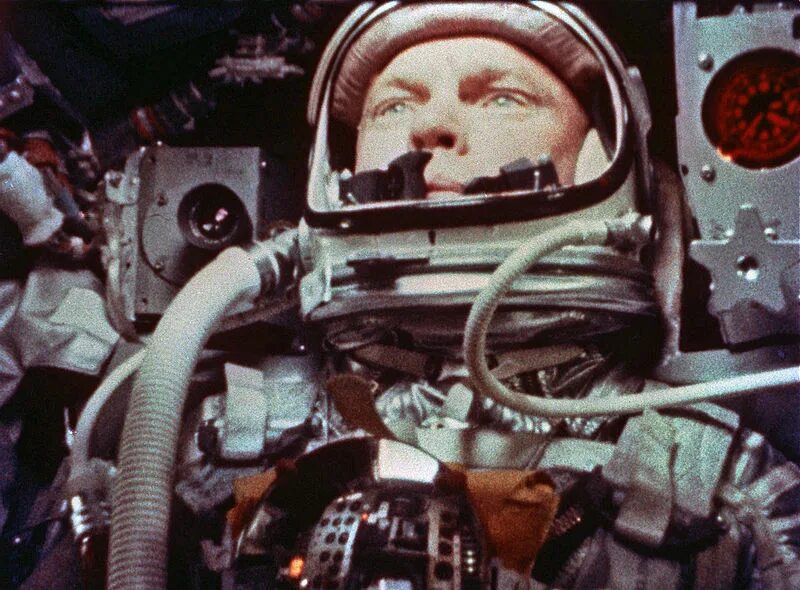 Полет первого американского космонавта. Джон Гленн. Джон Гленн астронавт. Джон Гленн полет в космос. Джон Гленн фото.