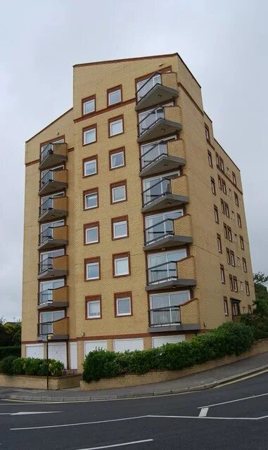 My block of flats has got. Building мы block of flats. tall block of flats. block of flats фото. block of flats in the uk.
