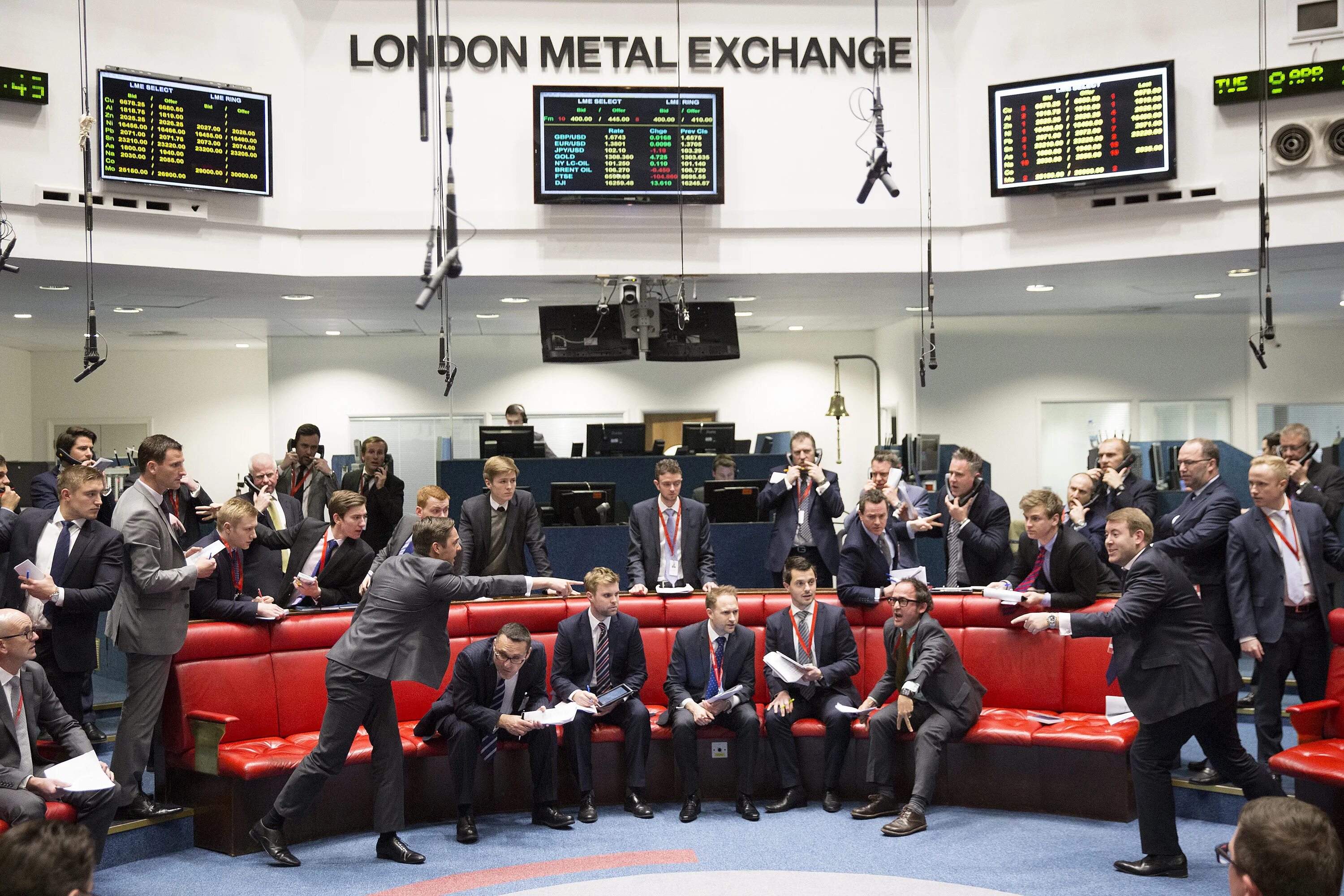 Лондонская биржа металлов цены золото. LME Лондонская биржа. LME Лондонская биржа цветных металлов. Лондонская металлическая биржа. Торги на лондонской бирже.