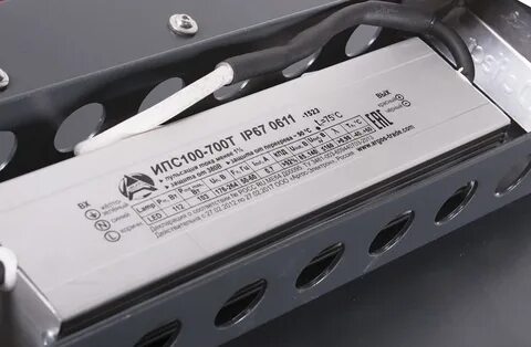 700 100