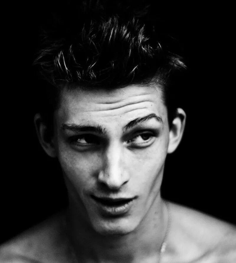 Фотомодель мужчина. Male model laurin krausz. Хорхе дель рио ромеро. Мэтт бомер. Мощные скулы.