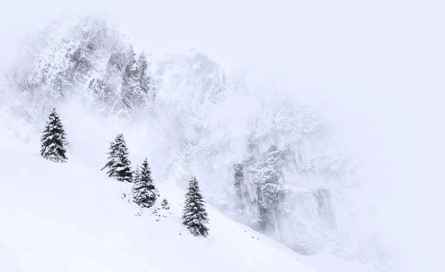 Голубая мгла. Горы в тумане. Winter brume. Природа туман. Winter brume.