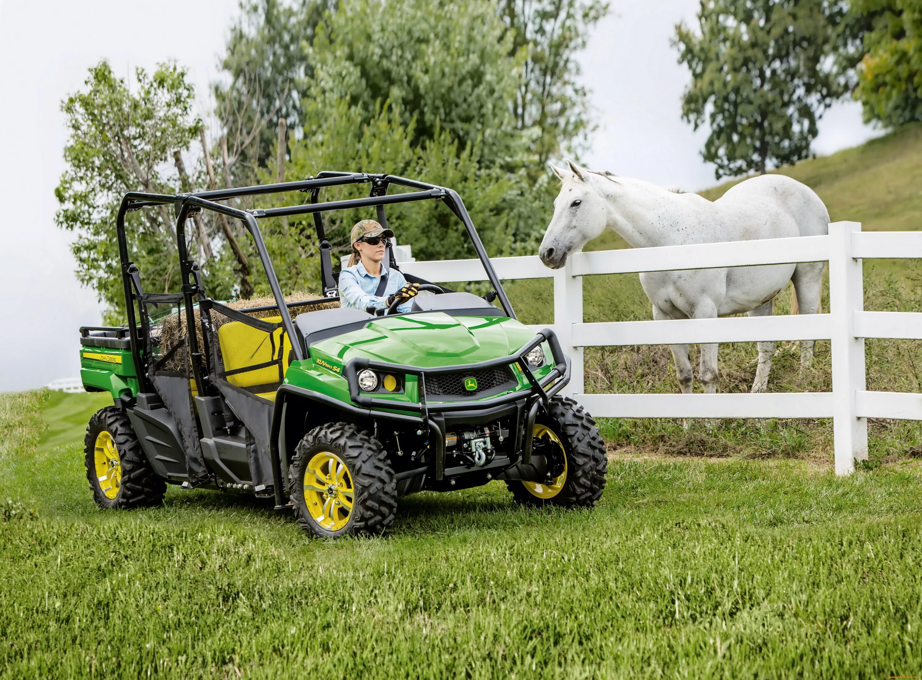 Купить минитрактор мустанг. Квадроцикл John Deere Gator. John Deere багги. Баги Джон Дир. Мотовездеход Гатор.