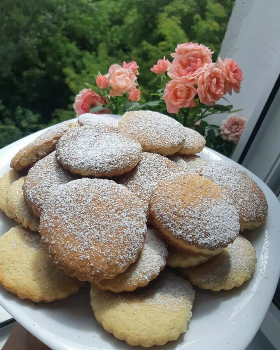 Домашний коржик рецепт с фото. Коржик молочный вкус детства. Коржик печенье. Коржик песочный. Печенье молочные коржики.